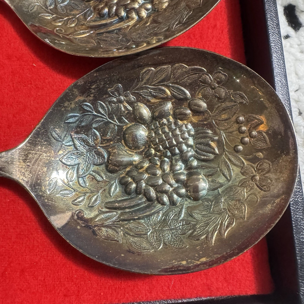 Vtg Set Of 2 Sheffield England 24k Gold Plated Serving Spoons Original Case EPNS - Picture 4 of 12